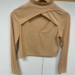 🌸SALE🌸 Cropped Long Sleeve with cut out front